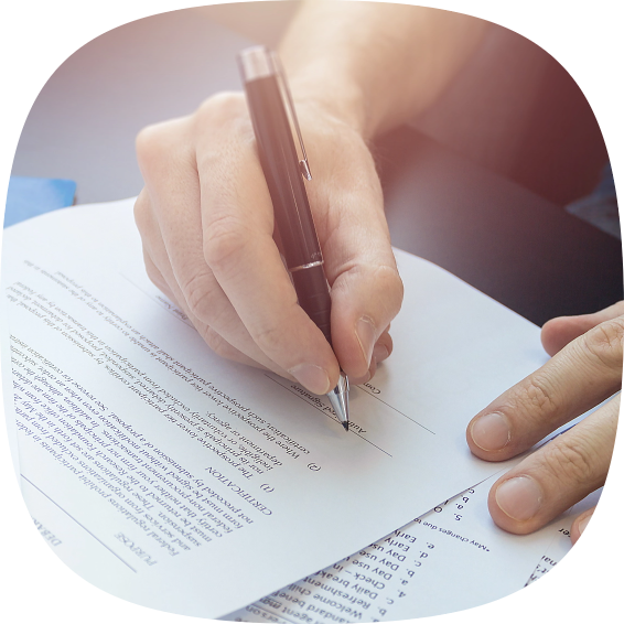 يد الرجل يكتب